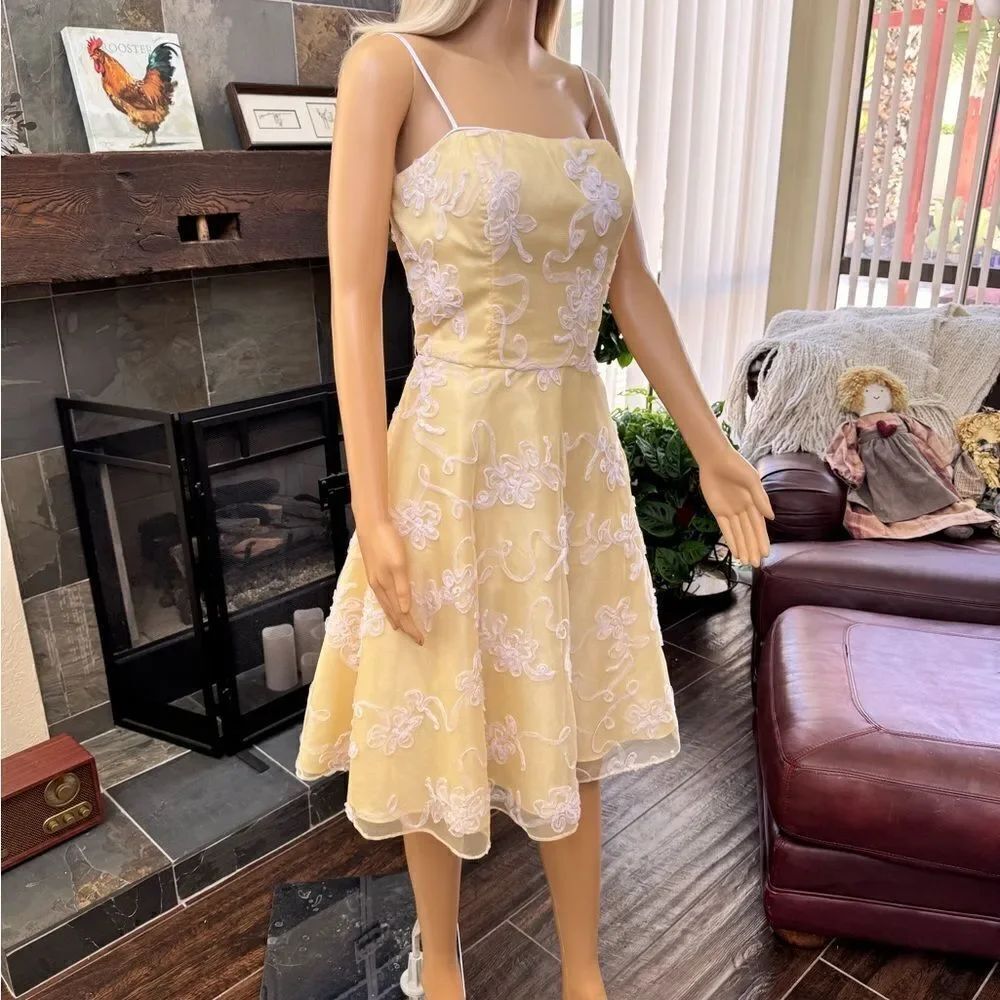 Masquerade mesh dress with 3-D floral appliqué spaghetti straps Size 9/10 EUC